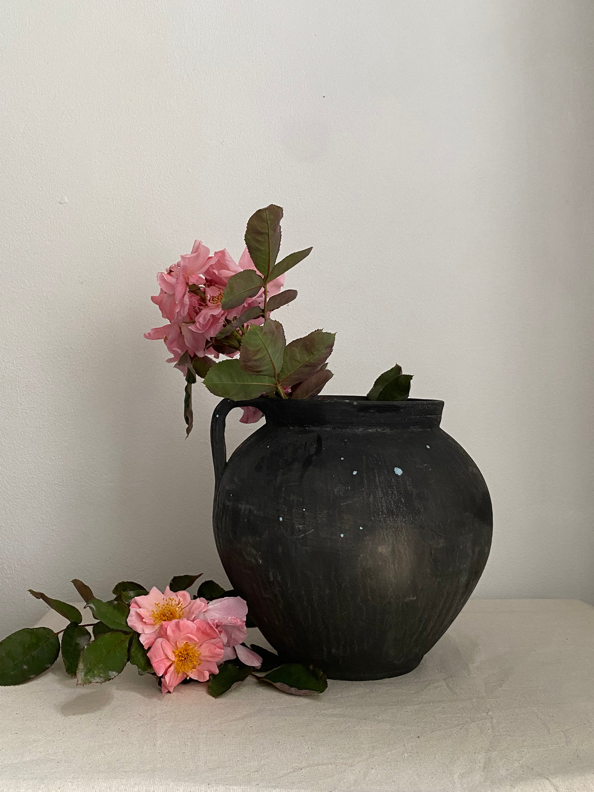 The Nyra – Black Antique Clay Pot