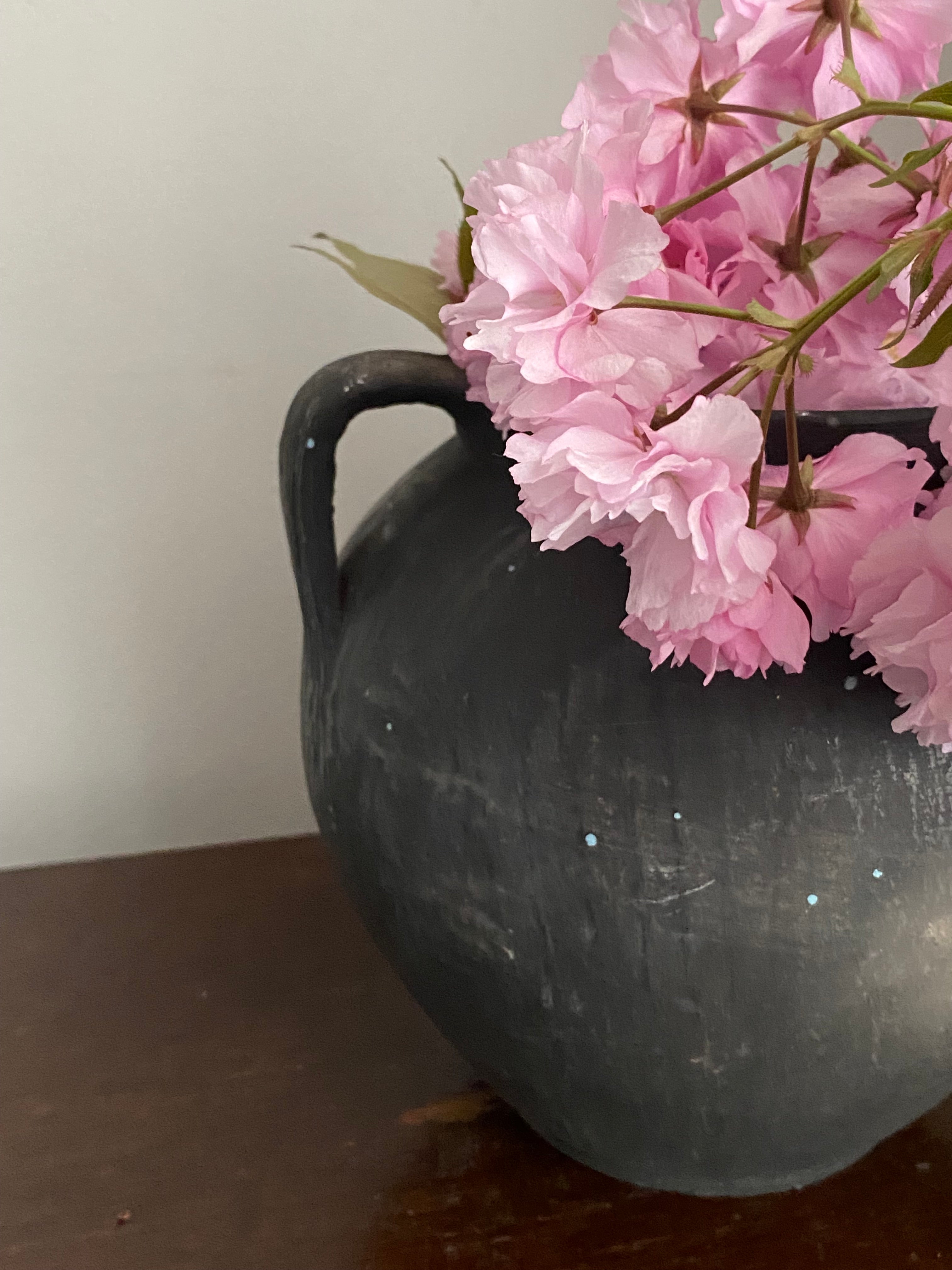The Nyra – Black Antique Clay Pot