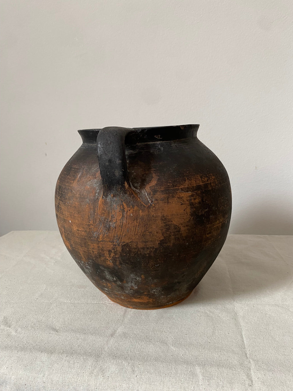 Malida Decor Antique Black terracotta pot