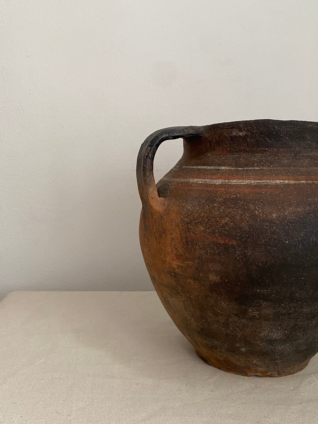 The Kvitka – Antique Black Clay Pot