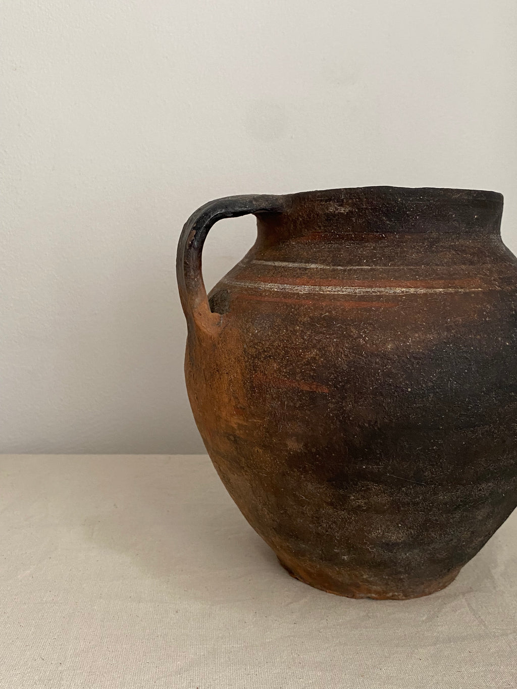The Kvitka – Antique Black Clay Pot