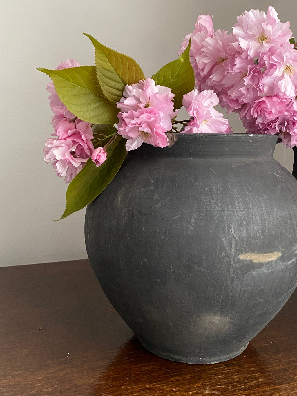 The Nyra – Black Antique Clay Pot