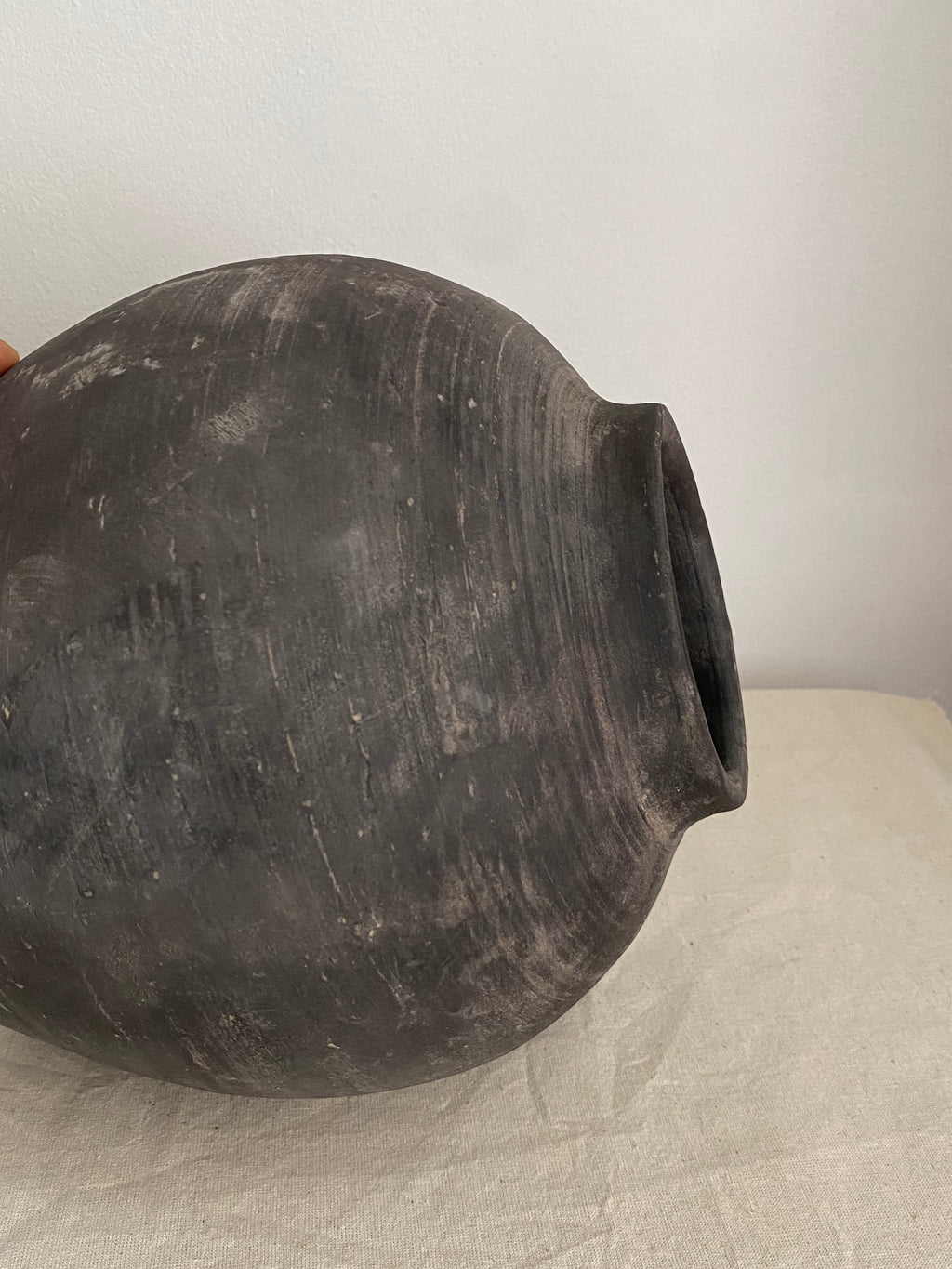 Lena Black Terracotta Clay Pot