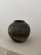 The Ashae Antique Black Clay Pot