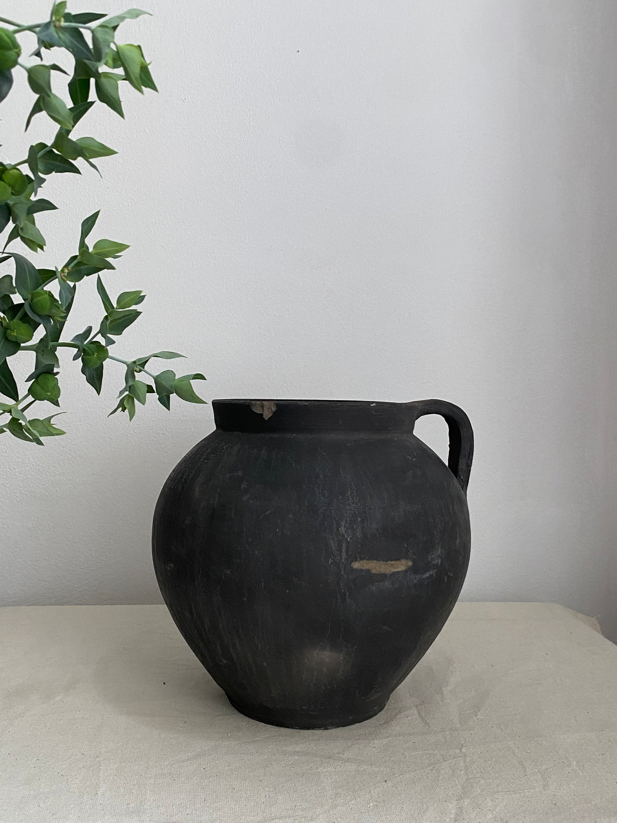 The Nyra – Black Antique Clay Pot