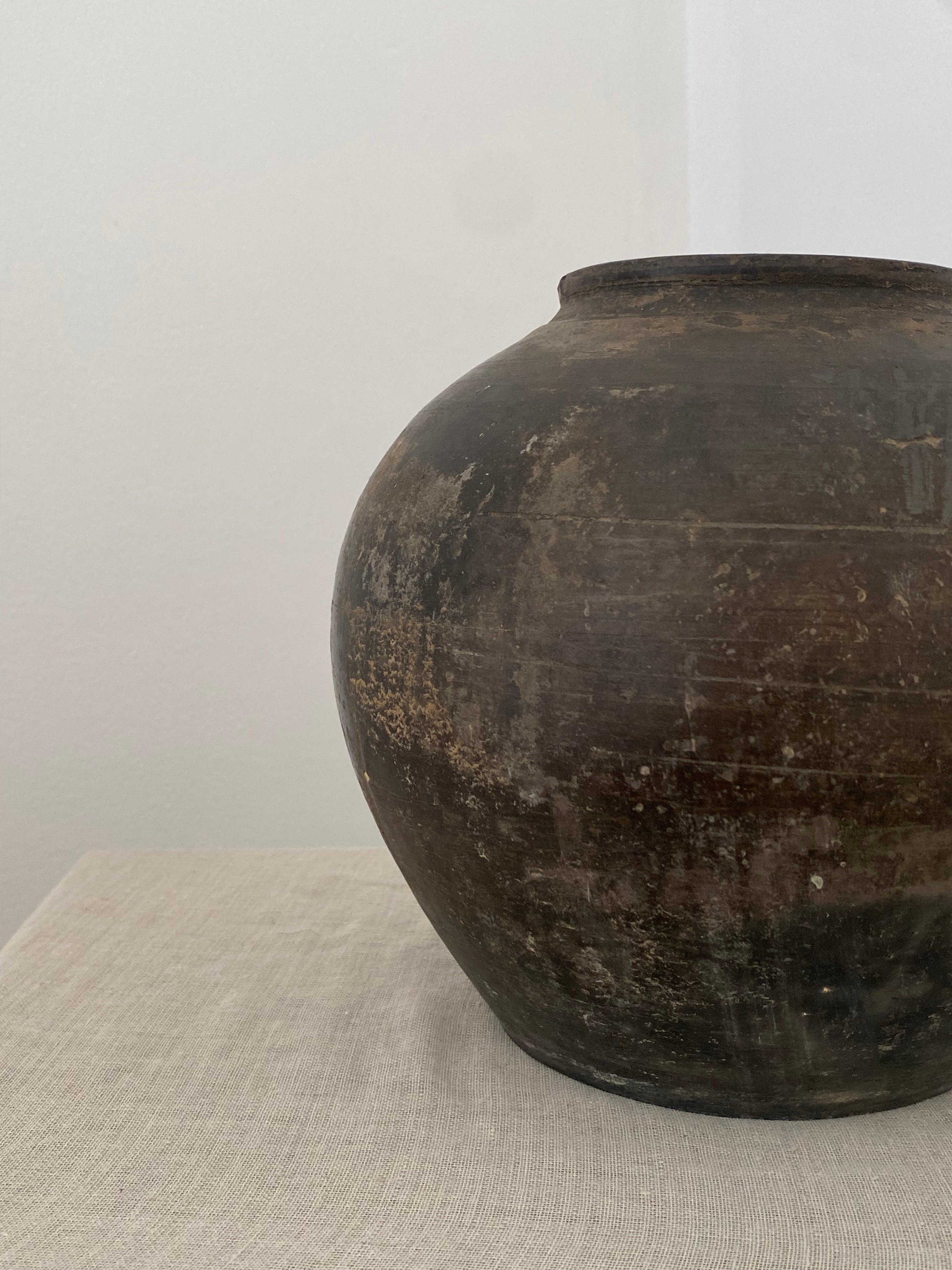 The Ashae Antique Black Clay Pot