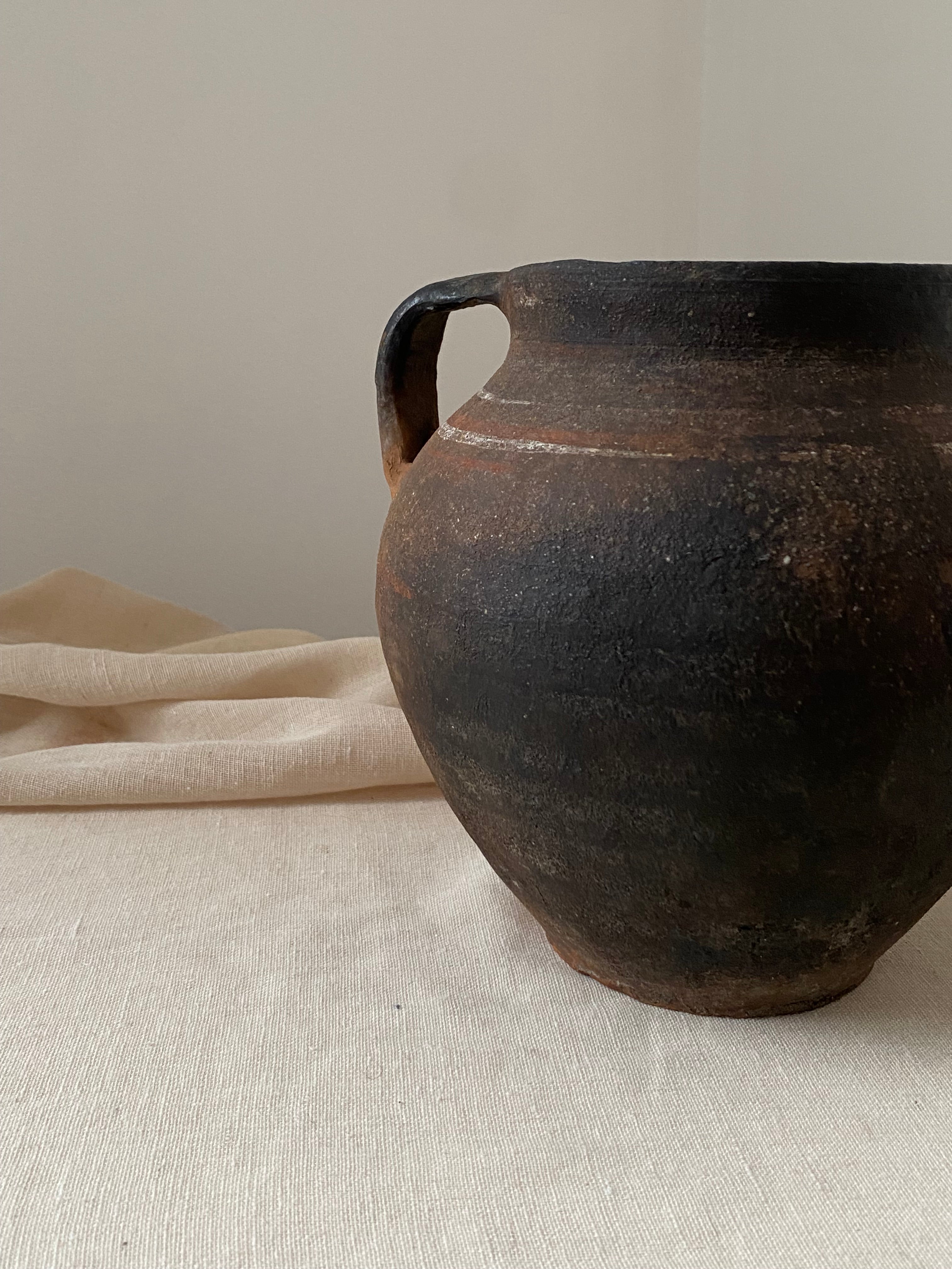 The Kvitka – Antique Black Clay Pot