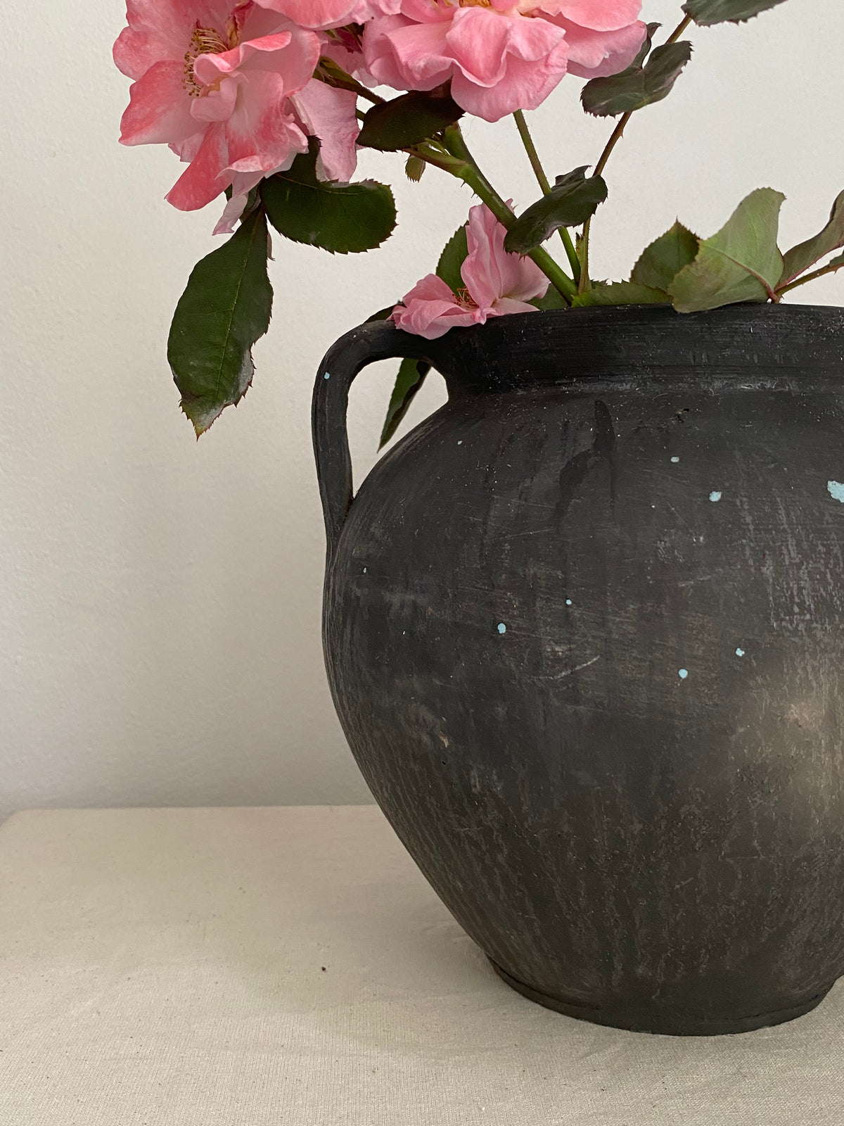 The Nyra – Black Antique Clay Pot