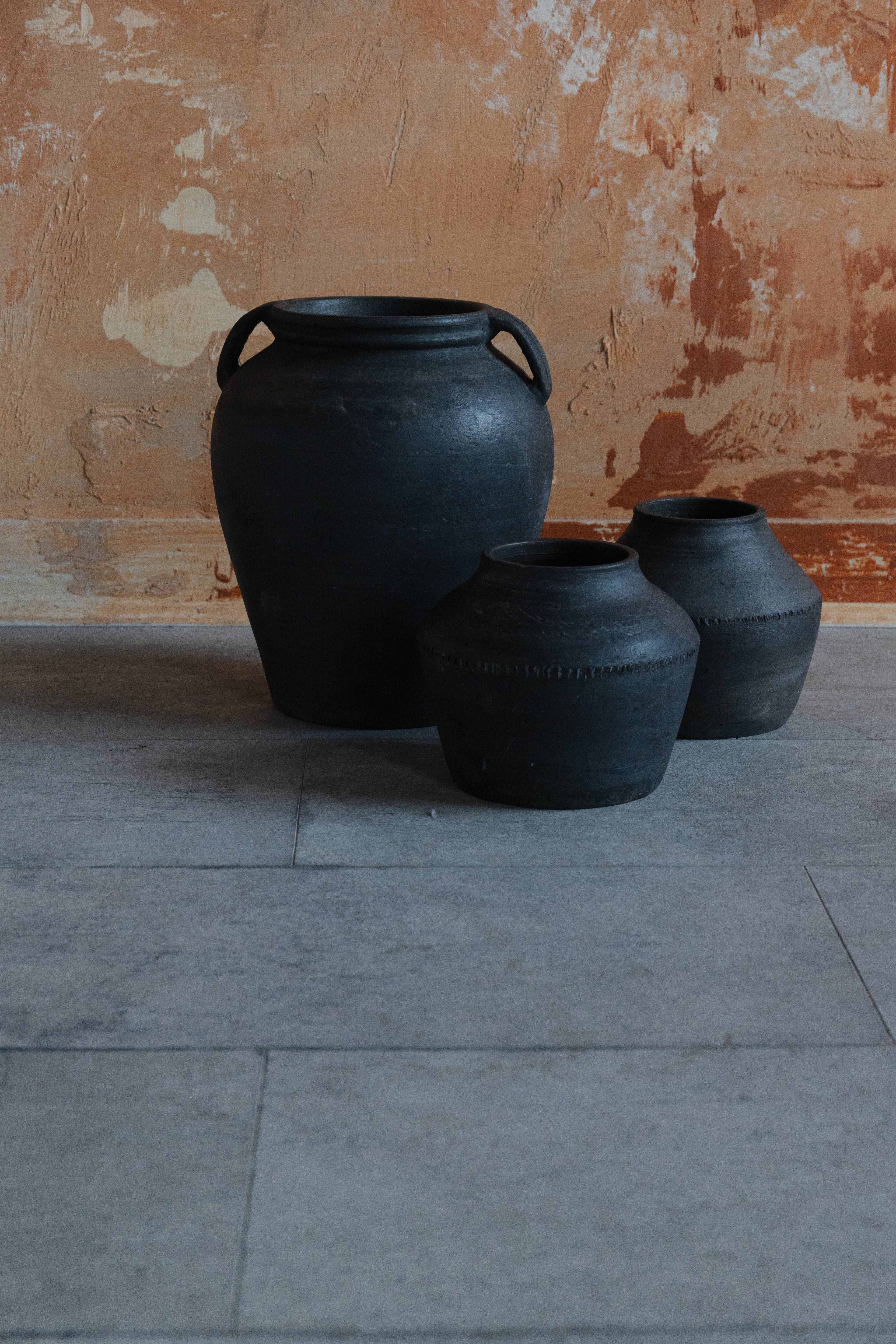 Sandra Small Earthenware Pot Antique Style