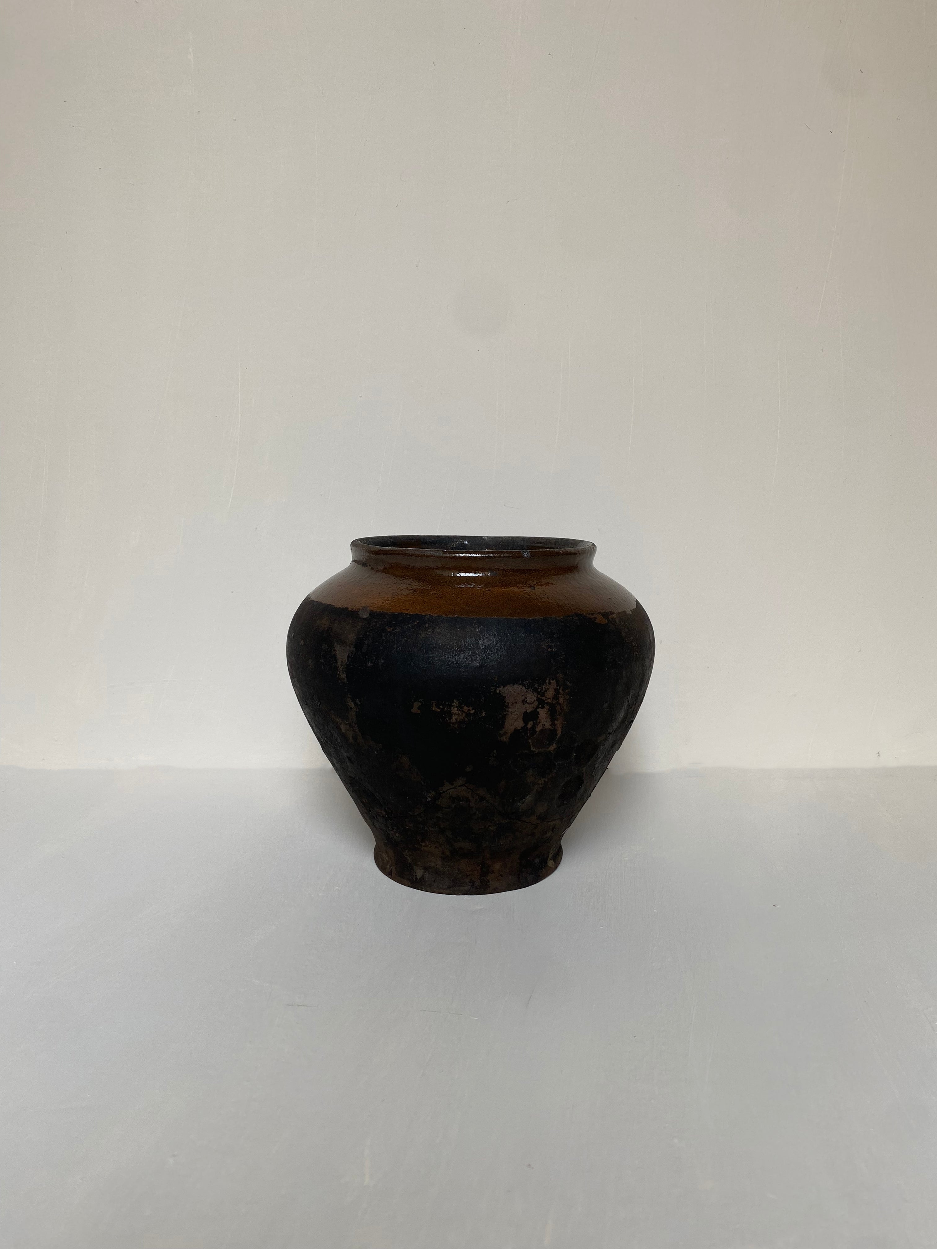 The Noura Black Antique Clay Pot(NO RESTOCK)